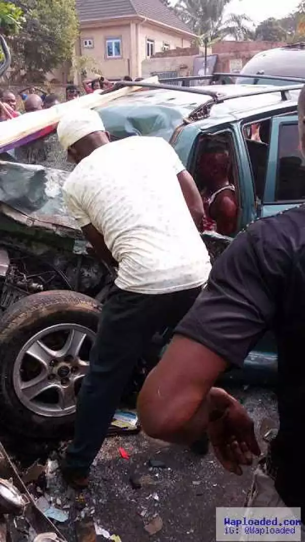 Photos From a Fatal Accident at Anambra State (Graphic)